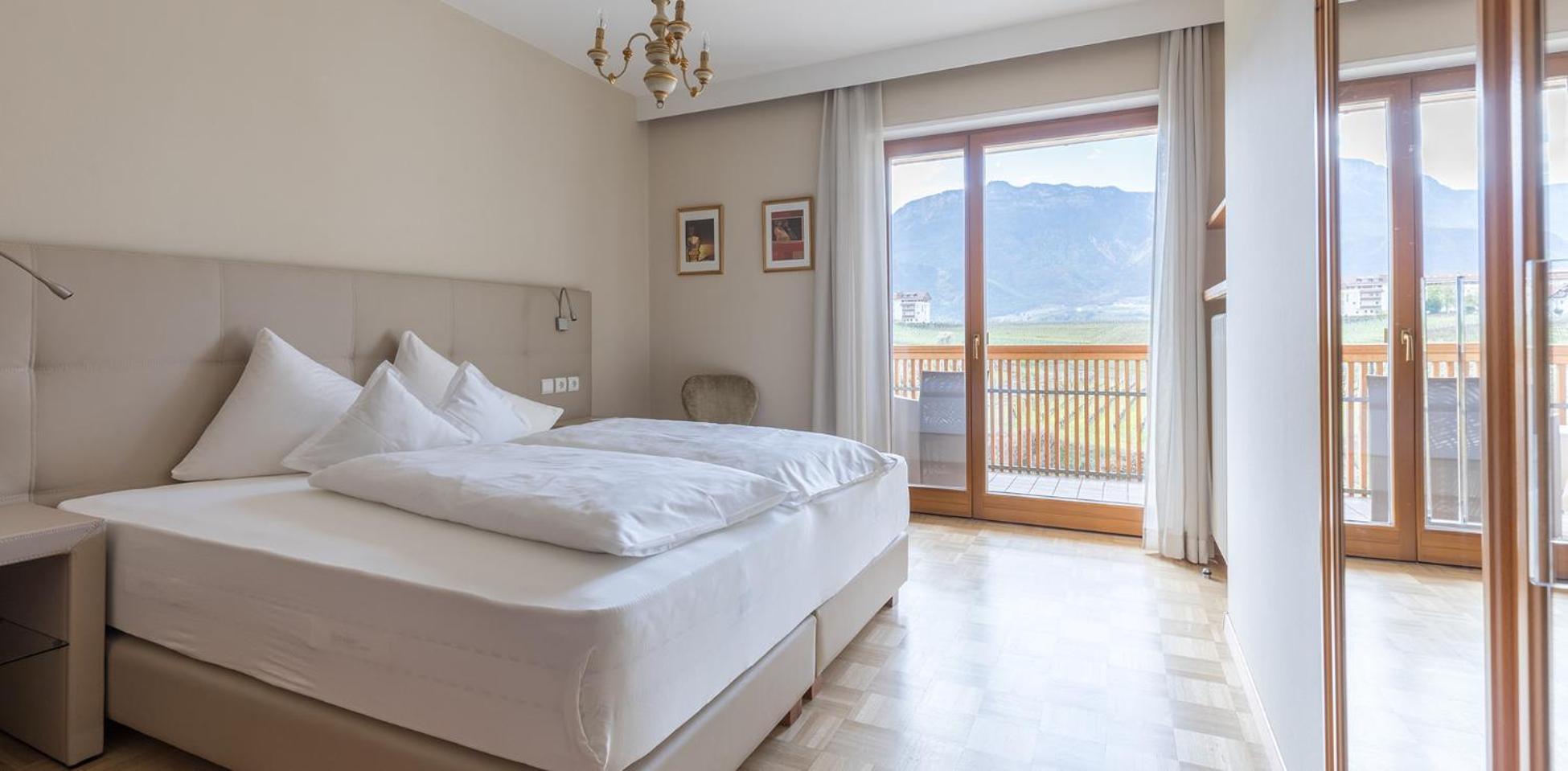 Hotel Girlanerhof Appiano Sulla Strada Del Vino Luaran gambar