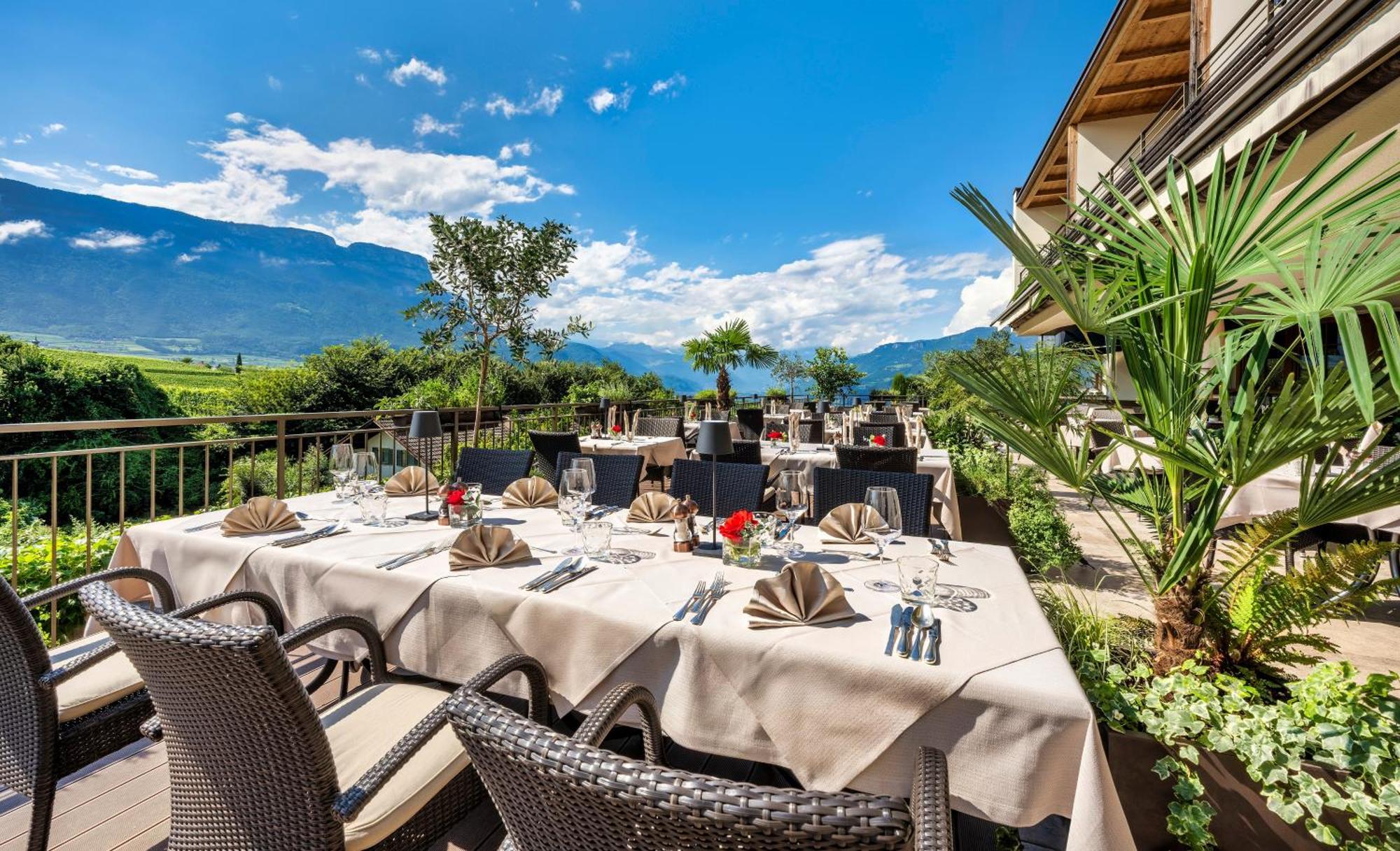 Hotel Girlanerhof Appiano Sulla Strada Del Vino Luaran gambar