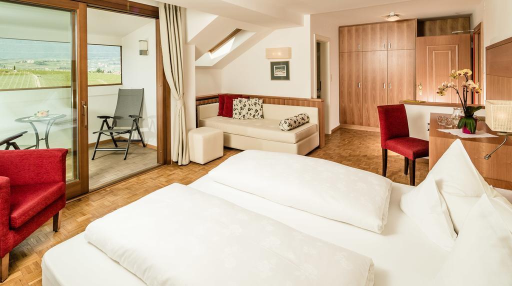 Hotel Girlanerhof Appiano Sulla Strada Del Vino Bilik gambar